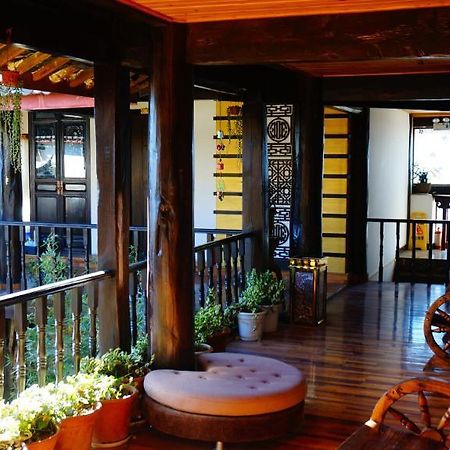Lijiang Wangjia Courtyard Inn ภายนอก รูปภาพ