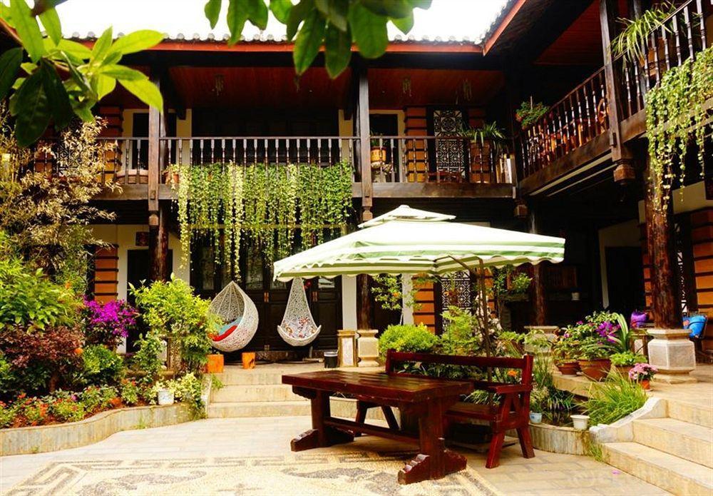 Lijiang Wangjia Courtyard Inn ภายนอก รูปภาพ