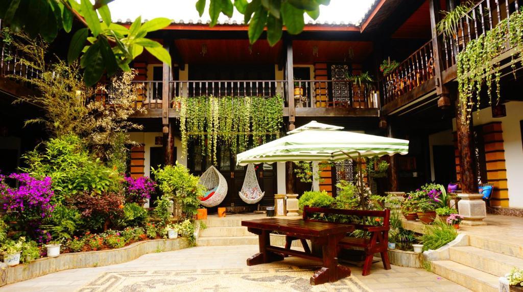 Lijiang Wangjia Courtyard Inn ภายนอก รูปภาพ