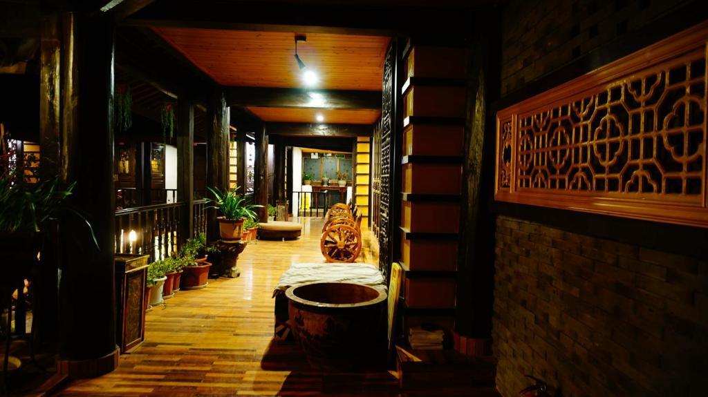 Lijiang Wangjia Courtyard Inn ภายนอก รูปภาพ