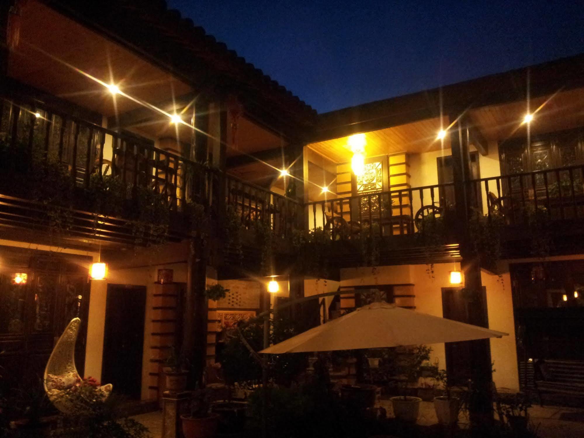 Lijiang Wangjia Courtyard Inn ภายนอก รูปภาพ